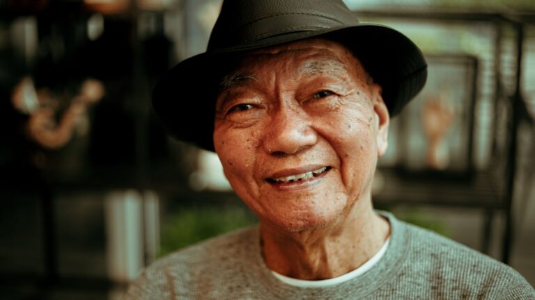 ６０代の人に宅建がおすすめな５つの理由とは？合格者にインタビューしてみた。